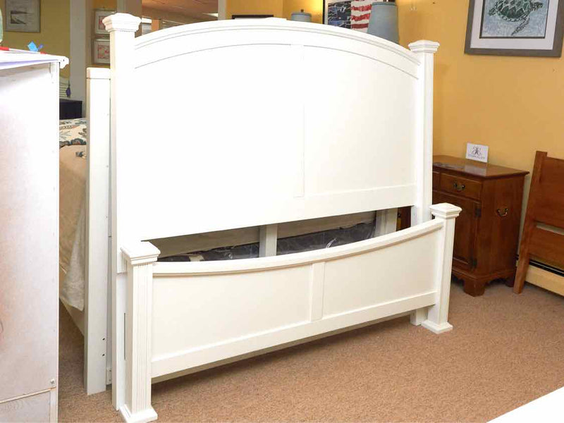 Vaughan Bassett Bonanza White Poster  Queen Bed