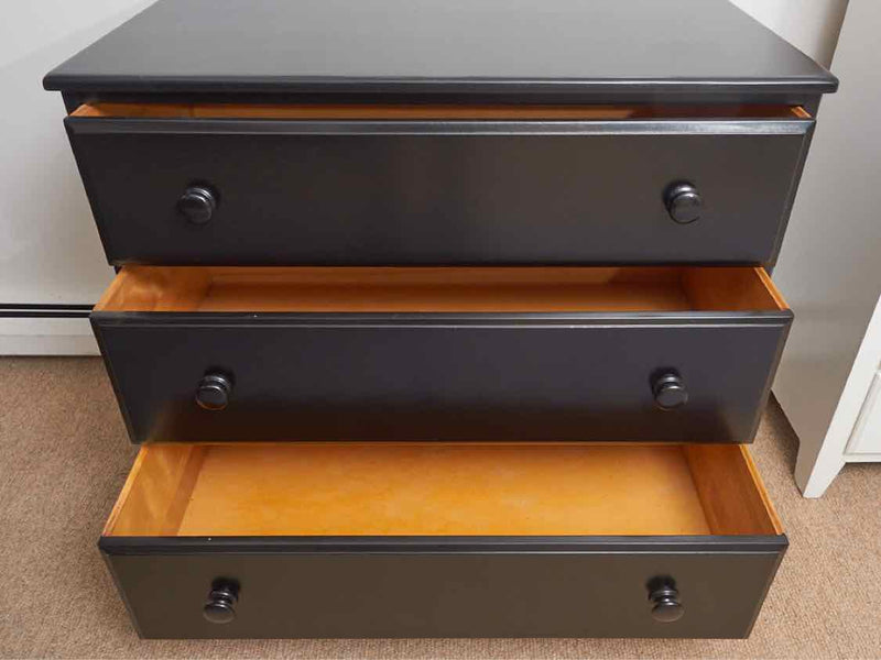 Black Finish 3 Drawer Chest With Matching Knobs