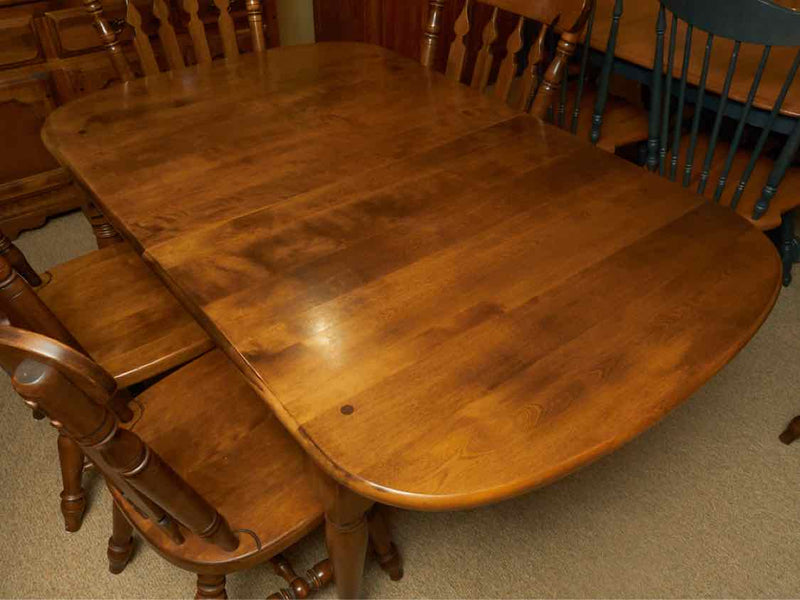 Dining Table with 2 Leaves and Set of 6 Chairs in Maple