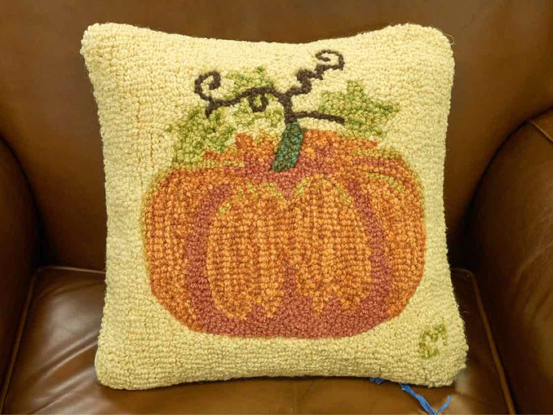 'Perfect Pumpkin' Hooked Wool Cream Background Accent Pillow