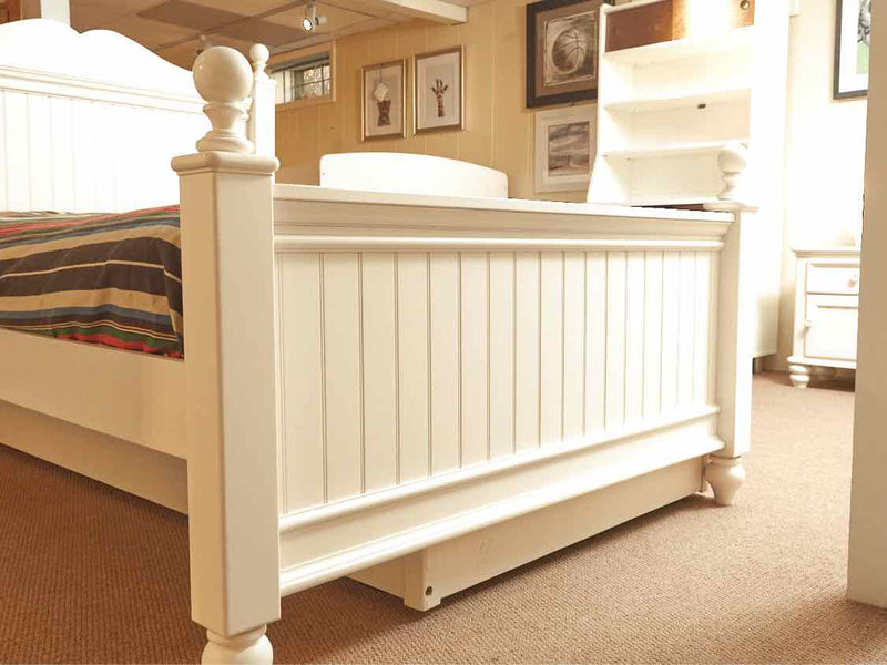 Cream Finish Full  Bed With Pull Out Trundle Storage Bed Bead Beadboard Accents