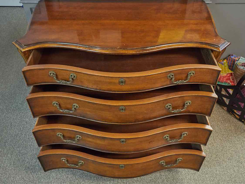 Henredon Mahogany Serpentine Front Accent Chest