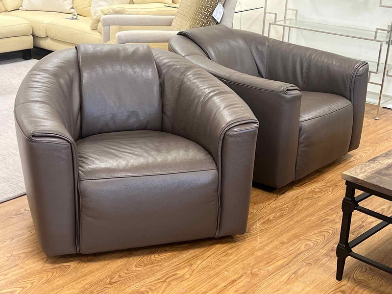 Pair of Cocoa Leather Natuzzi 'Perno' Swivel Chairs