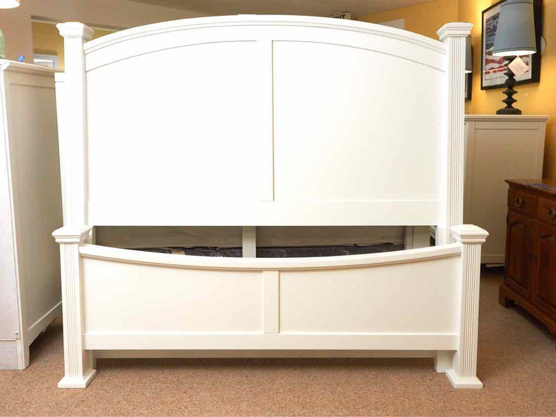 Vaughan Bassett Bonanza White Poster  Queen Bed