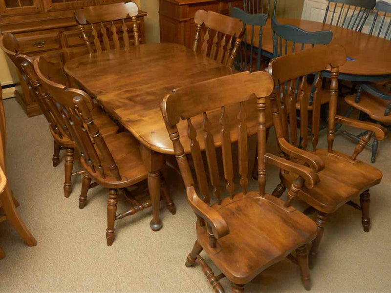 Dining Table with 2 Leaves and Set of 6 Chairs in Maple