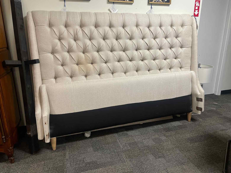 Diamond Pattern Tufted Upholstered King Bed