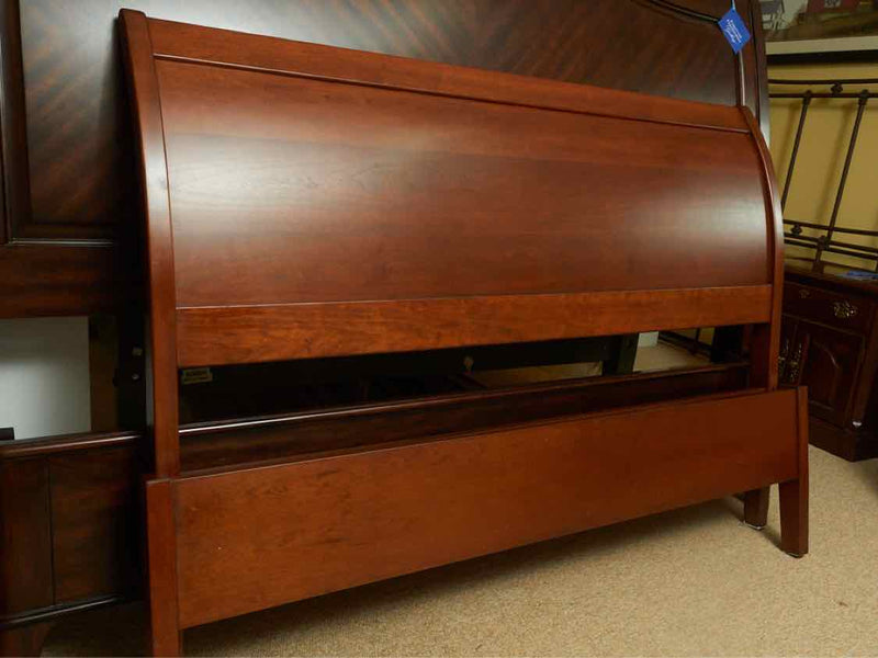 Cherry Sleigh  Queen Bed With Low Profile Footboard, Siderails & Platform Panels