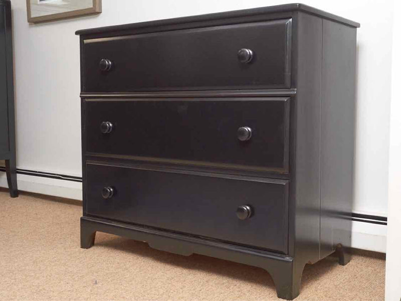 Black Finish 3 Drawer Chest With Matching Knobs