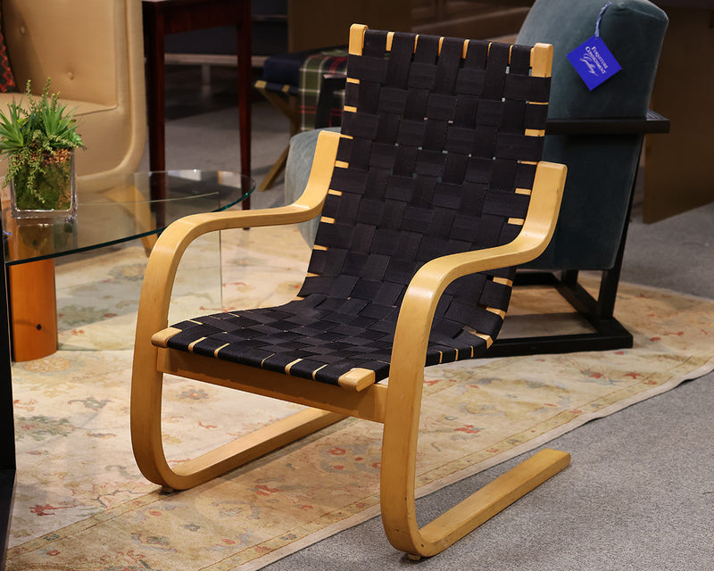 Black Woven Lounge Chair w/Natural Frame