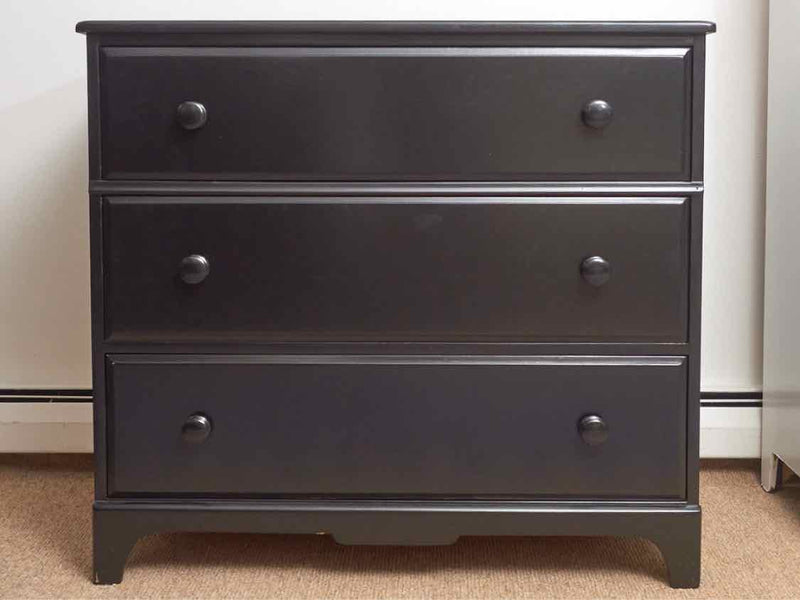 Black Finish 3 Drawer Chest With Matching Knobs