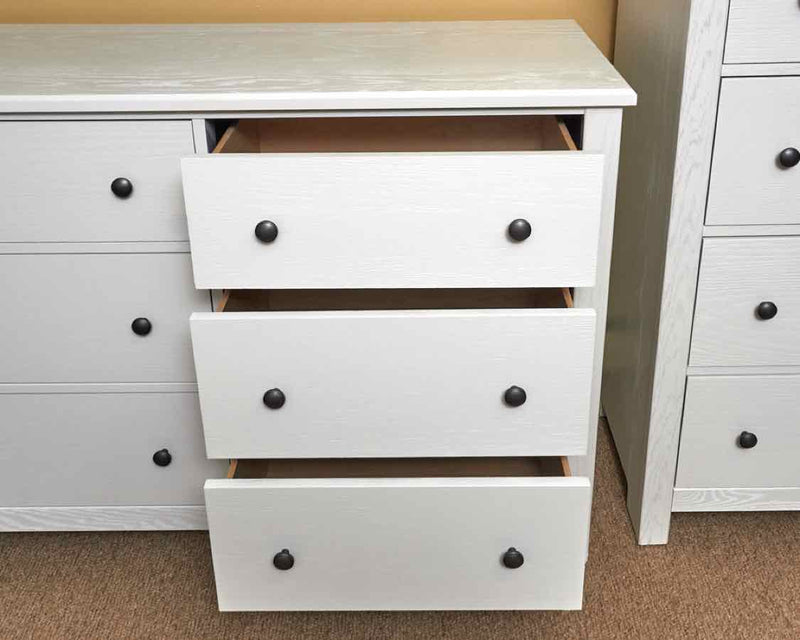 Vaughan Bassett White Finish Fundamentals 6 Drawer  Dresser