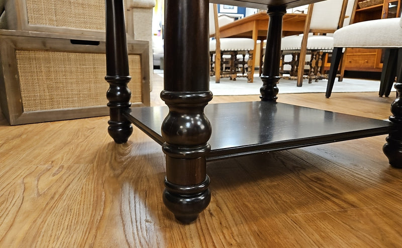 Hooker Furniture Side Table in Mahogany