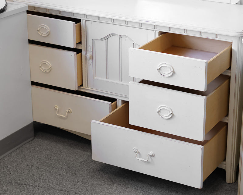 Ragazzi Dresser with Mirror in Antique White with Beadboard Trim