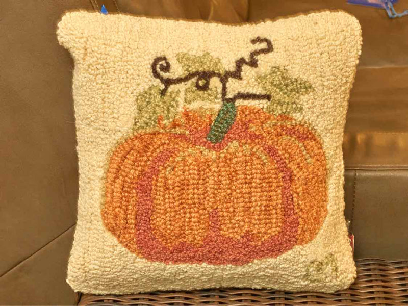 'Perfect Pumpkin' Hooked Wool Cream Background Accent Pillow