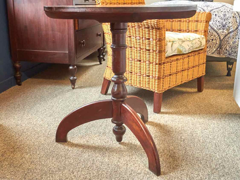 Round Mahogany Pedestal Table