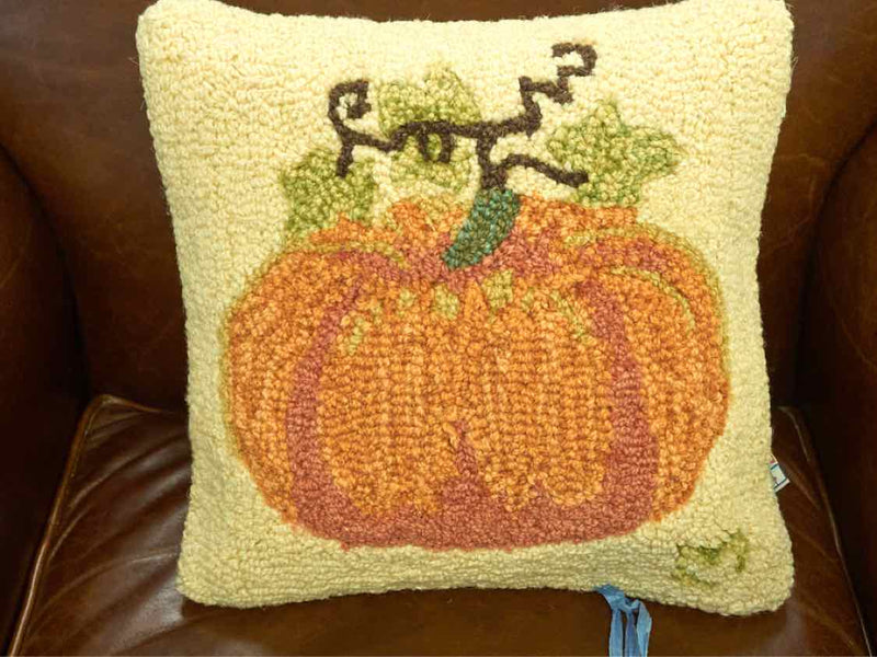 'Perfect Pumpkin' Hooked Wool Cream Background Accent Pillow