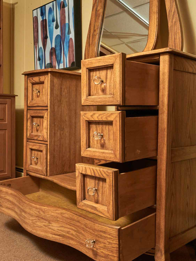 Pulaski Oak Vanity with 5 Drawers & Mirror