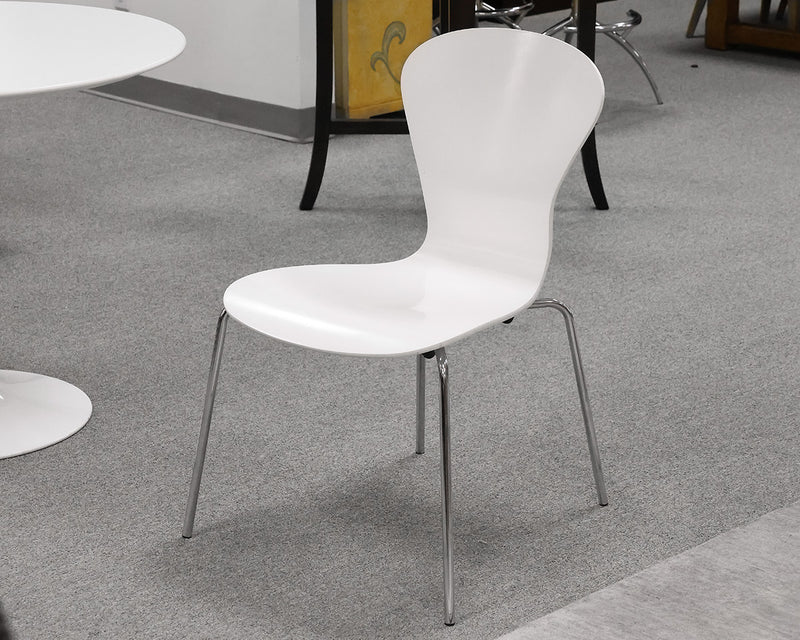 Knoll Eero Saarinen Tulip Table & Pair of Sprite Stacking Chairs in White