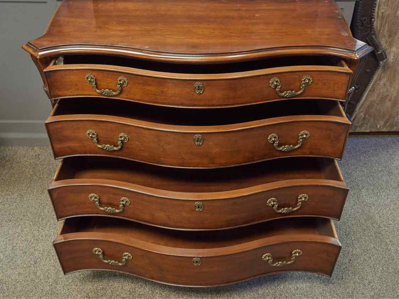 Henredon Mahogany Serpentine Front Accent Chest