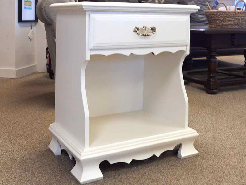 Pair of White Blockfront Nightstands