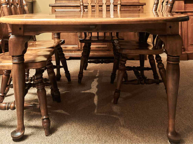 Dining Table with 2 Leaves and Set of 6 Chairs in Maple