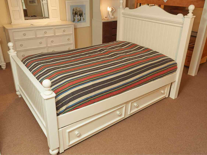 Cream Finish Full  Bed With Pull Out Trundle Storage Bed Bead Beadboard Accents