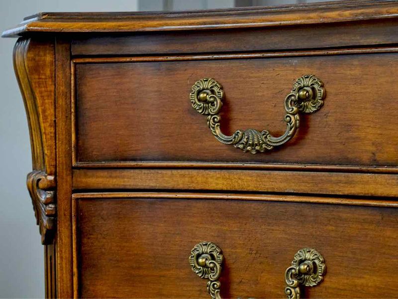 Henredon Mahogany Serpentine Front Accent Chest