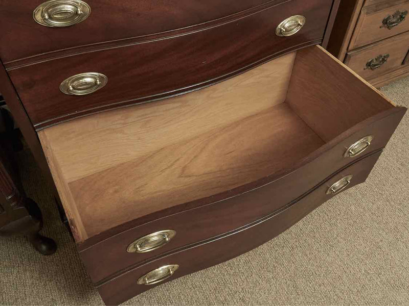 Dixie Mahogany 6 Drawer Chest with Hepplewhite Handles