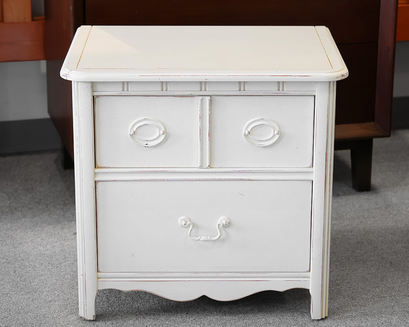 Ragazzi 2-Drawer Nightstand in Antique White