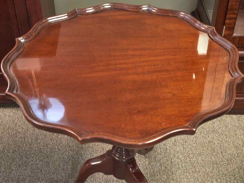 Mahogany Pie Crust Pedestal Accent Table