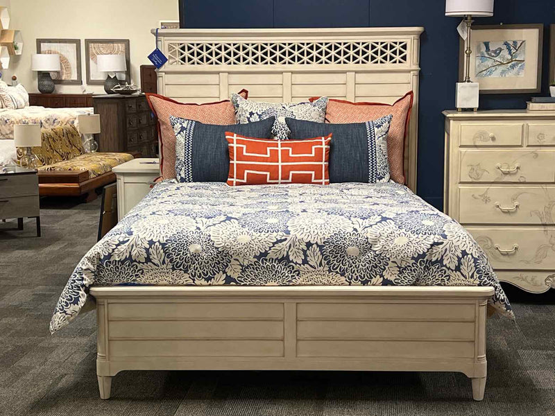 Stanley 'Cypress Grove' Ivory Queen Bed