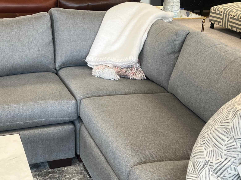 MG+ BW Sectional in Gray