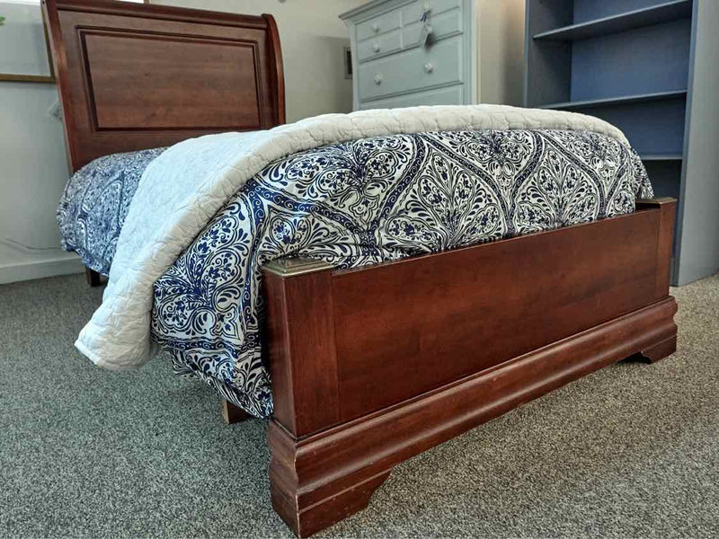 Vaughan Bassett Cherry Twin Sleigh Bed