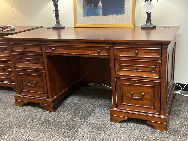 Aspen Furniture Executive Desk in Mahogany