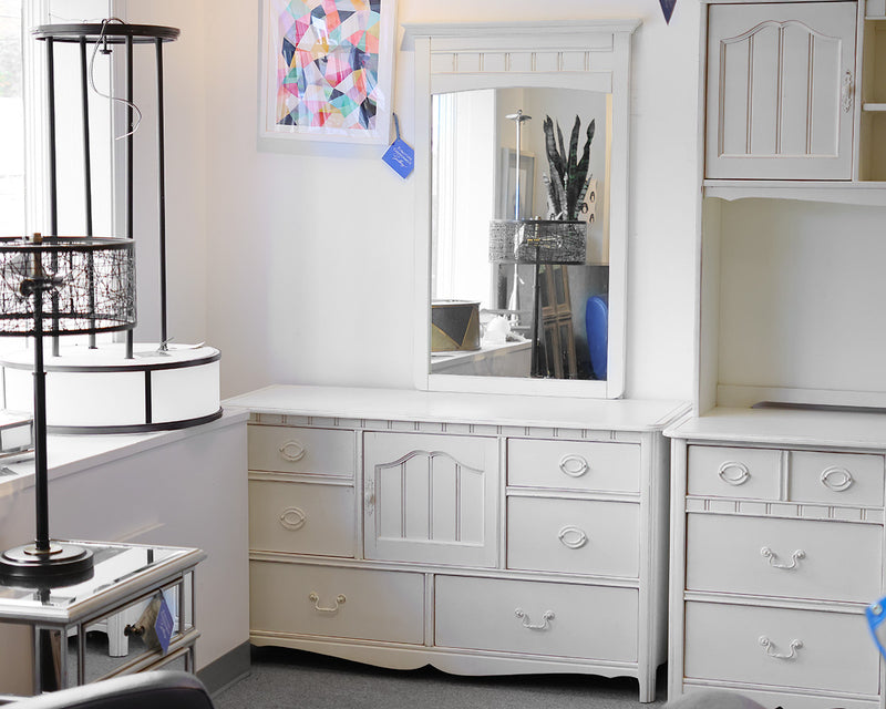 Ragazzi Dresser with Mirror in Antique White with Beadboard Trim